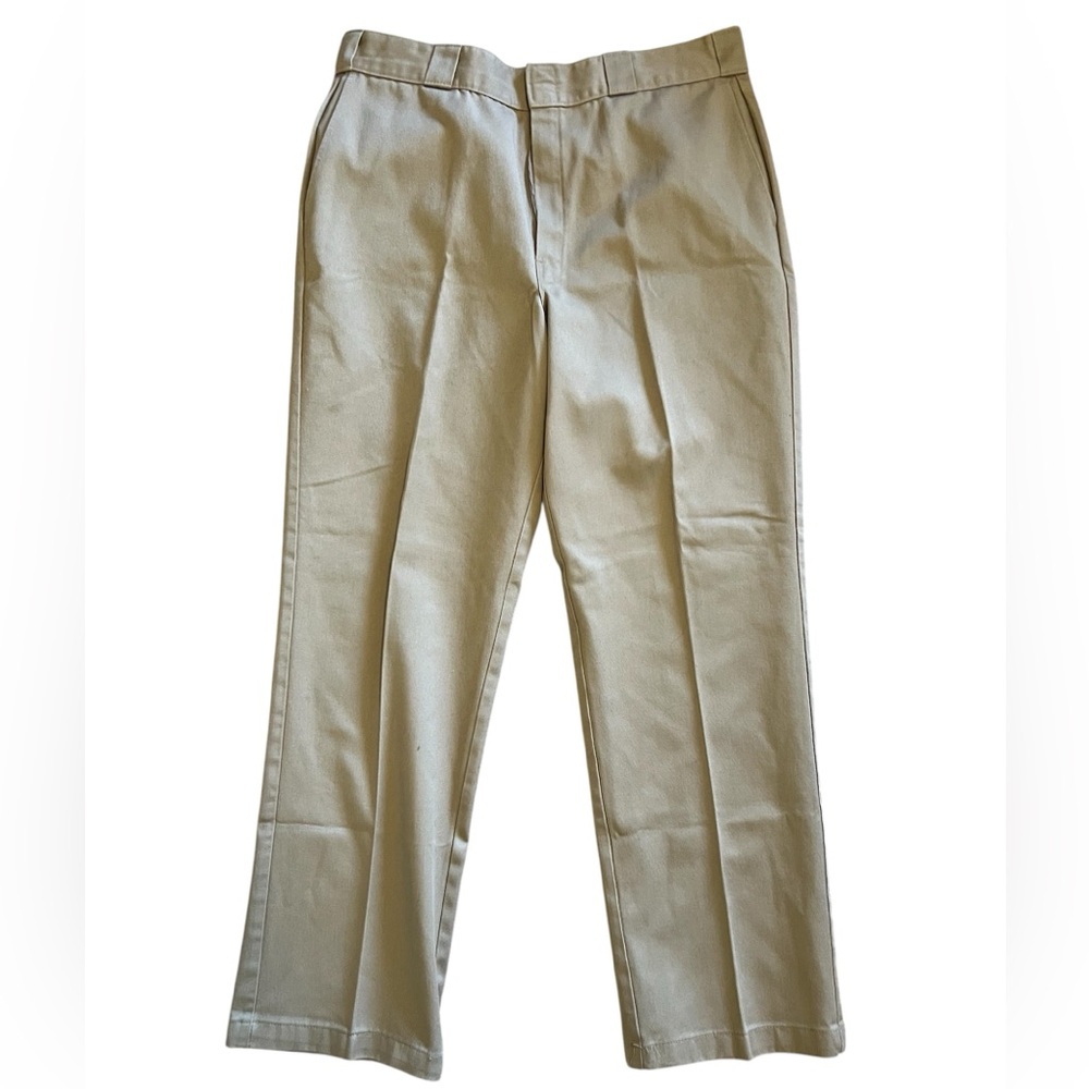 Dockers Men’s Classic Fit Iron Free Khaki Pants | Size 36 x 32